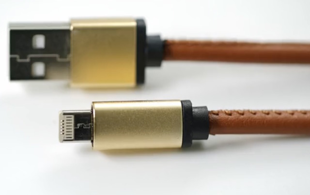 LMcable – универсальный зарядный кабель для iOS и Android